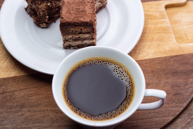 Dve šoljice kafe dnevno pomažu da živite duže – otkriva nova studija